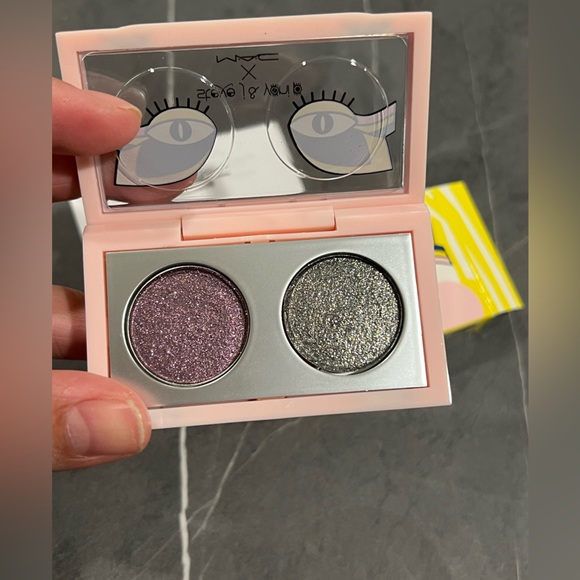 MAC x Steve J. & Yoni P. Collection Dazzle Shadow Duo - Picture 4 of 5